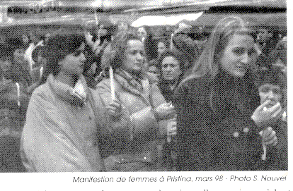 Manifestation de femmes � Pristina en mars 98